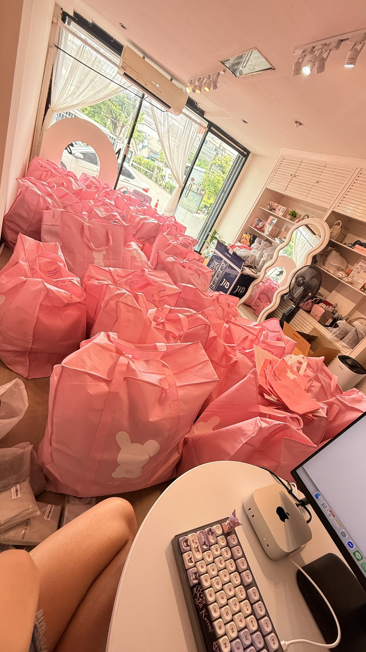 Packed customer order bags for open box service